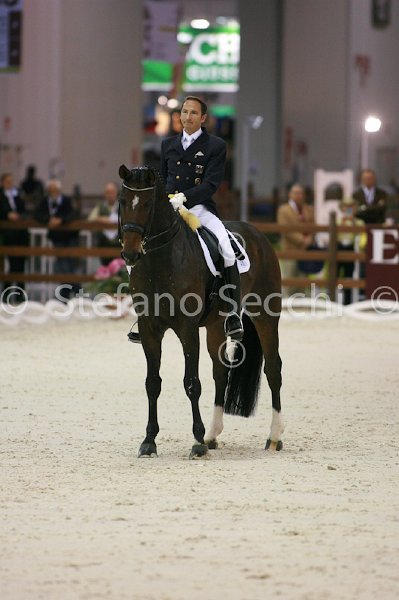 LAUGKS_MEGGLE\'S WELTTALL_MILANO_2011_SS2_2371.jpg